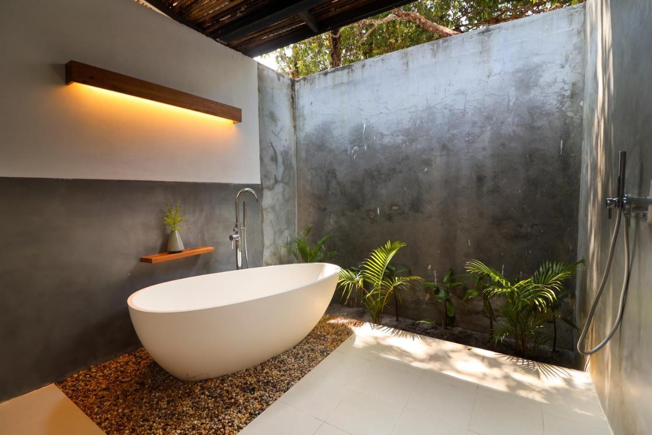 Island Center Point Hotel Koh Rong Sanloem Exterior photo