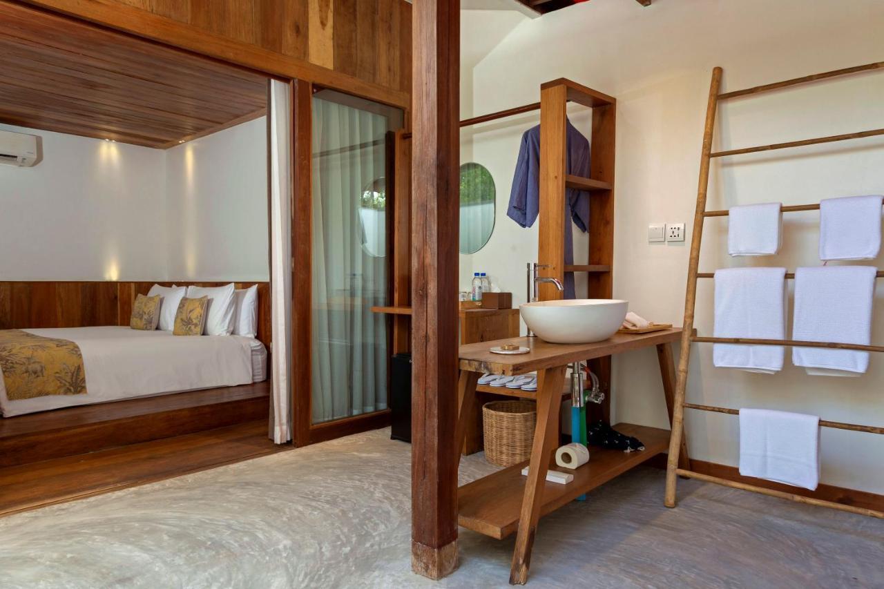 Island Center Point Hotel Koh Rong Sanloem Exterior photo