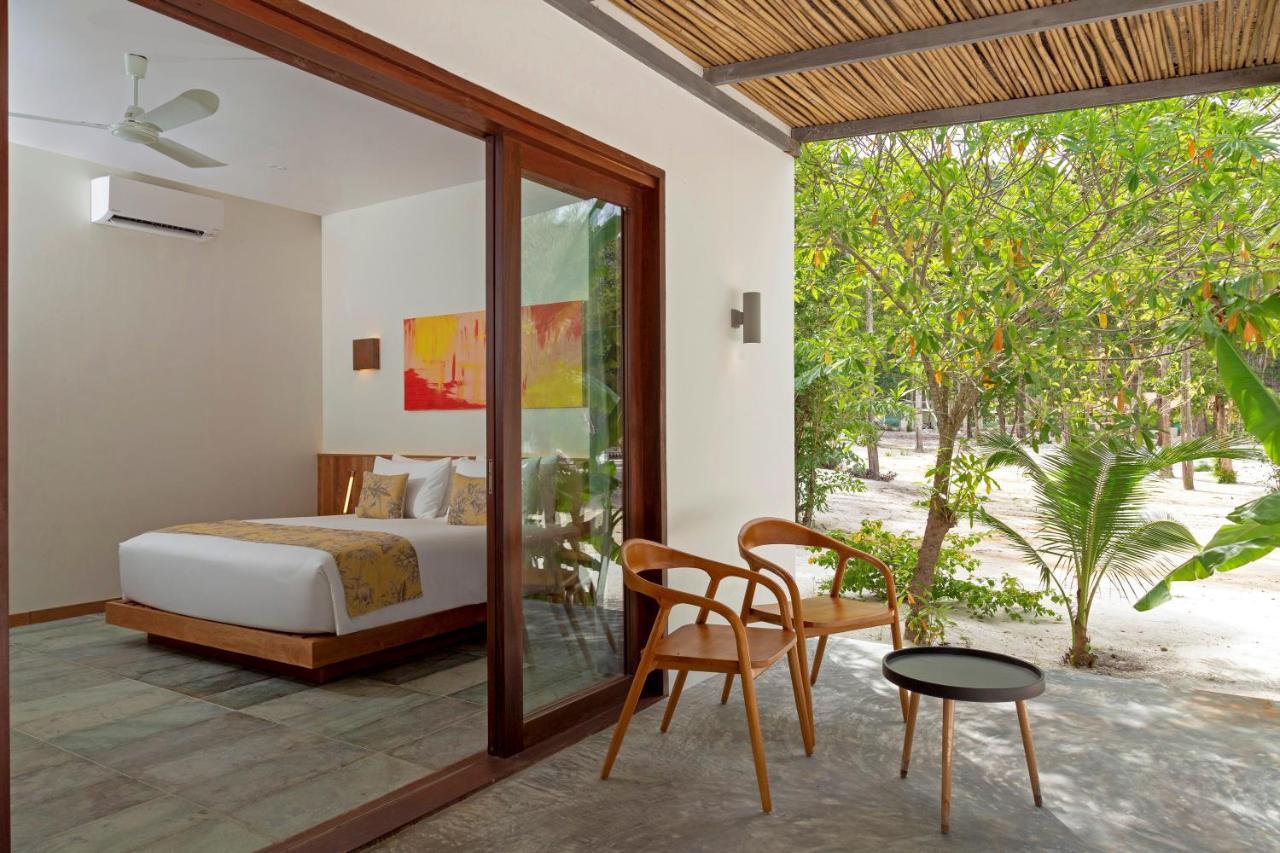 Island Center Point Hotel Koh Rong Sanloem Exterior photo