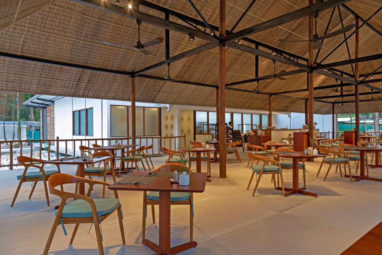 Island Center Point Hotel Koh Rong Sanloem Exterior photo