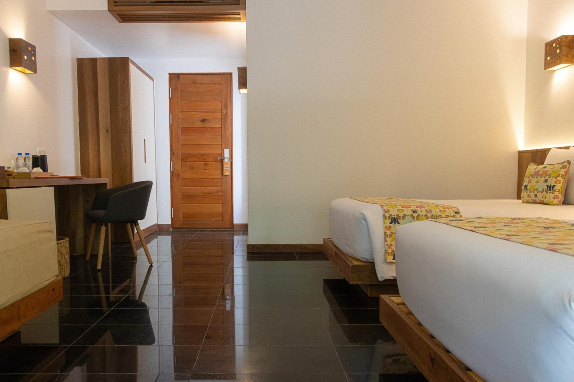 Island Center Point Hotel Koh Rong Sanloem Exterior photo