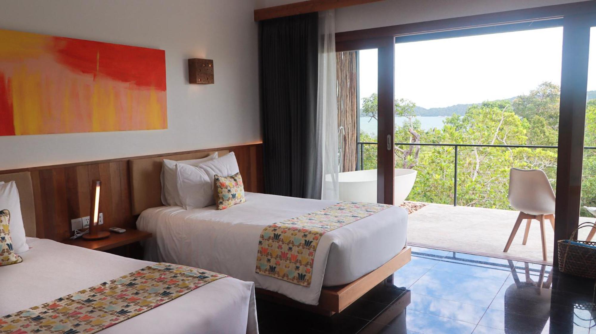 Island Center Point Hotel Koh Rong Sanloem Exterior photo
